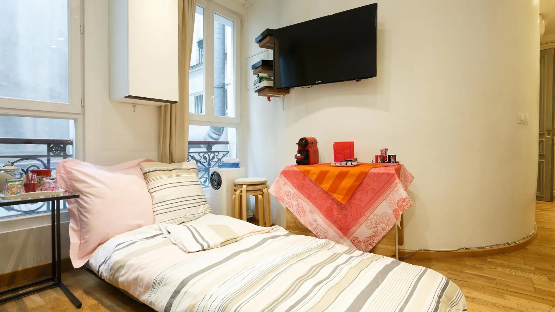 Petits Champs Ii Bed & Breakfast *